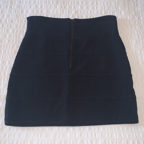 Aritzia Talula Black Skirt - Picture 2 of 3